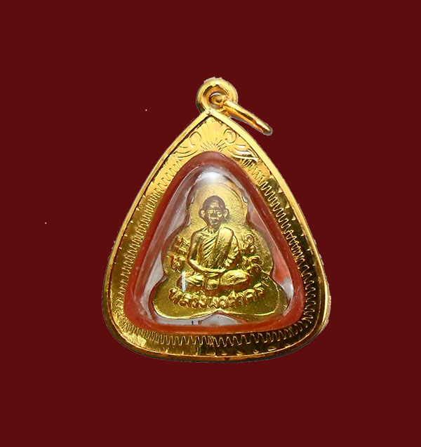 พระปิดตาหลังรูปเหมือน หลวงพ่อสาคร เนื้อปลอกลูกปืน ปี 49 พร้อ มเลี่ยมทองแท้สวยๆ