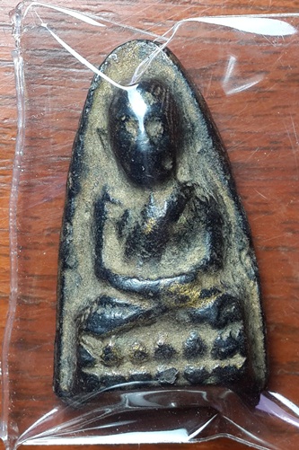 หลวงปู่ทวดเนื้อดินเผา (ผสมผงว่านหลวงปู่ทวด ปี2497) พระครูใบฎีกาขาว รกุขิตธมุโม วัดช้างให้ ปี 2513 