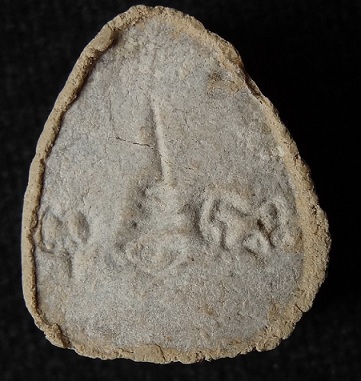 พระปิดตามหาเสน่ห์ หลังยันต์พุทโธ เนื้อเกสรนวลๆ