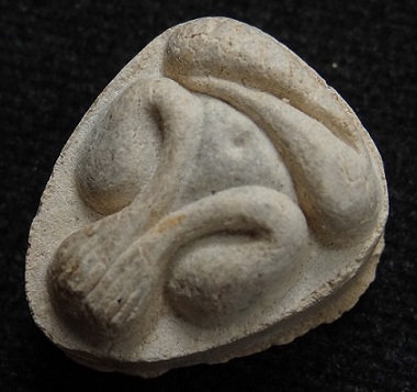 พระปิดตามหาเสน่ห์ หลังยันต์พุทโธ เนื้อเกสรนวลๆ