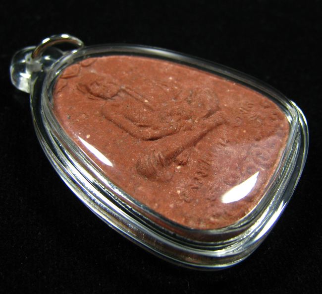 พระผงรูปเหมือนนั่งเมฆ เนื้อผงชมพูนุช พิธีสมปรารถนา ออกวัดซับลำใย 2543 (เลี่ยมกันน้ำพร้อมใช้)