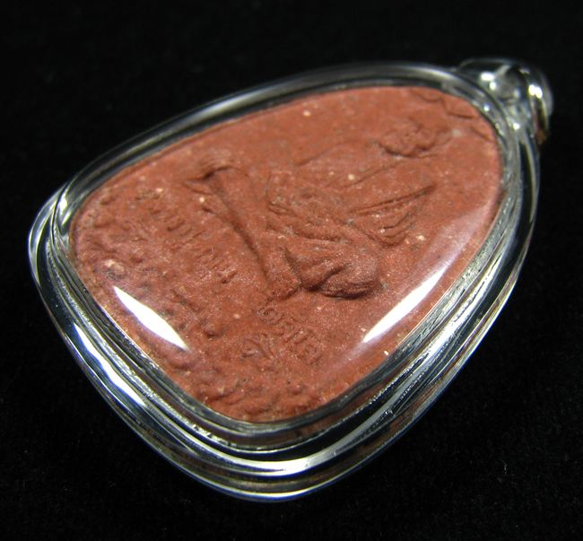 พระผงรูปเหมือนนั่งเมฆ เนื้อผงชมพูนุช พิธีสมปรารถนา ออกวัดซับลำใย 2543 (เลี่ยมกันน้ำพร้อมใช้)