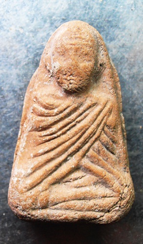 พระผงห่มคลุม หลวงพ่อคล้าย วัดสวนขันเนื้อว่านสบู่เลือด สวยๆครับ