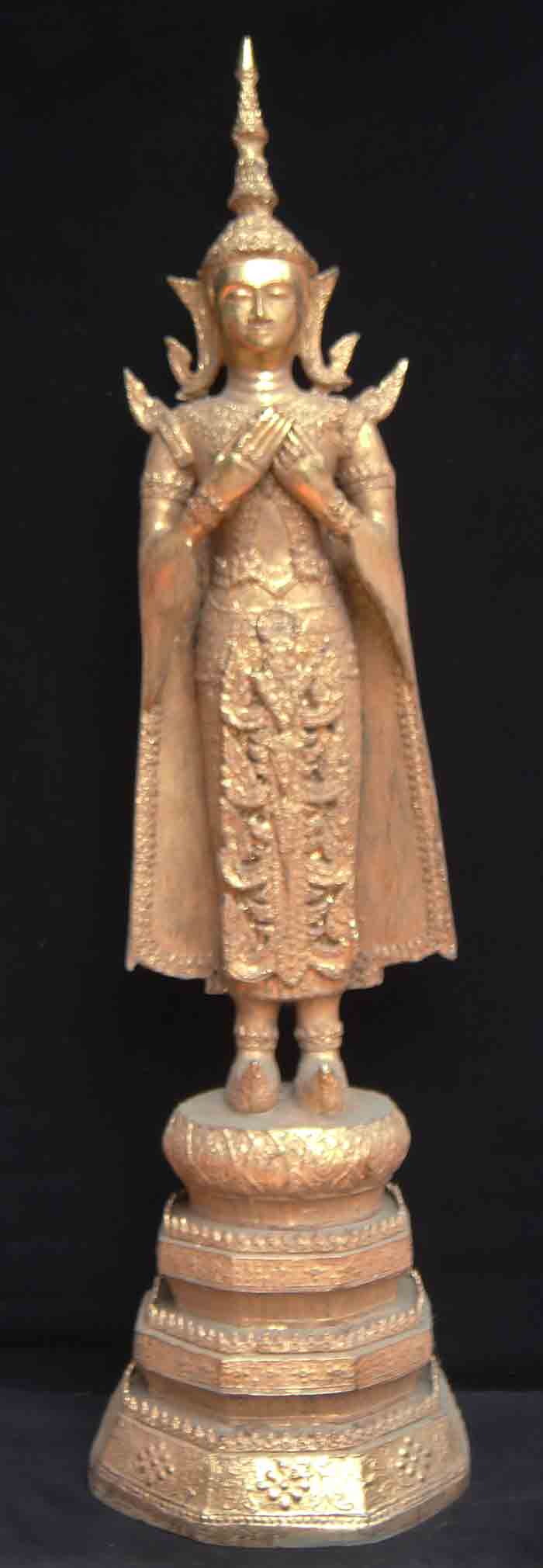 พระบูชาประจำวันของคนเกิดวันศุกร์ คือ ปางรำพึง สูง 32 นิ้ว เส้นผ่านศูนย์กลางฐาน 8.5 นิ้ว