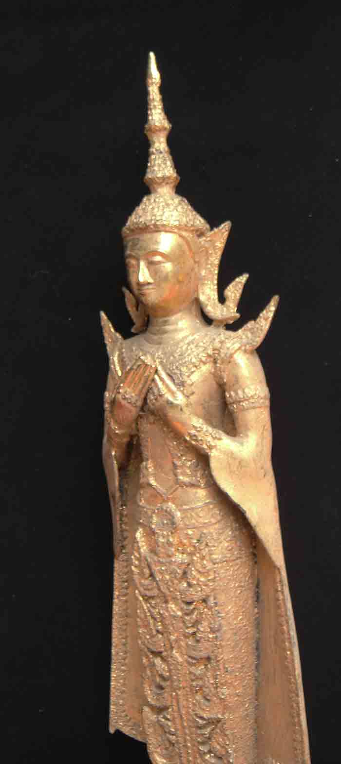 พระบูชาประจำวันของคนเกิดวันศุกร์ คือ ปางรำพึง สูง 32 นิ้ว เส้นผ่านศูนย์กลางฐาน 8.5 นิ้ว