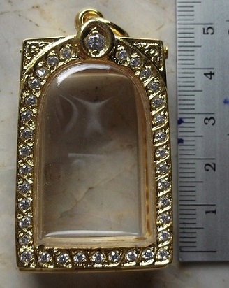 ตลับเงินขัดเงา ล้ัอมเพชร มีเข็ม  ใส่พระสมเด็จ  เคาะเดียว 