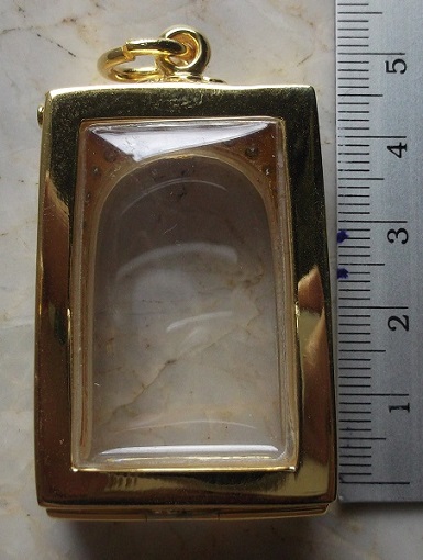 ตลับเงินขัดเงา ล้ัอมเพชร มีเข็ม  ใส่พระสมเด็จ  เคาะเดียว 