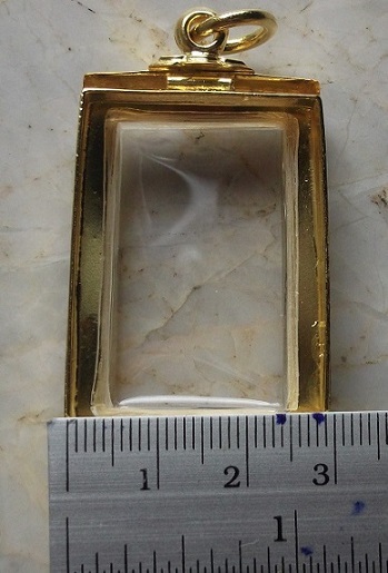 ตลับเงินขัดเงา ล้ัอมเพชร มีเข็ม  ใส่พระสมเด็จ  เคาะเดียว 