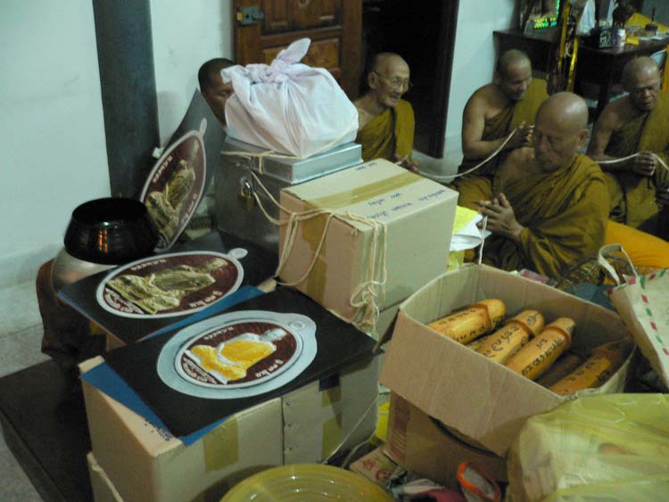 เหรียญที่ระลึกเลื่อนสมณศักดิ์พระพุทธวิริยากร( หลวงพ่อตัด วัดชายนา )เนื้อทองเหลือง หมายเลข 399 