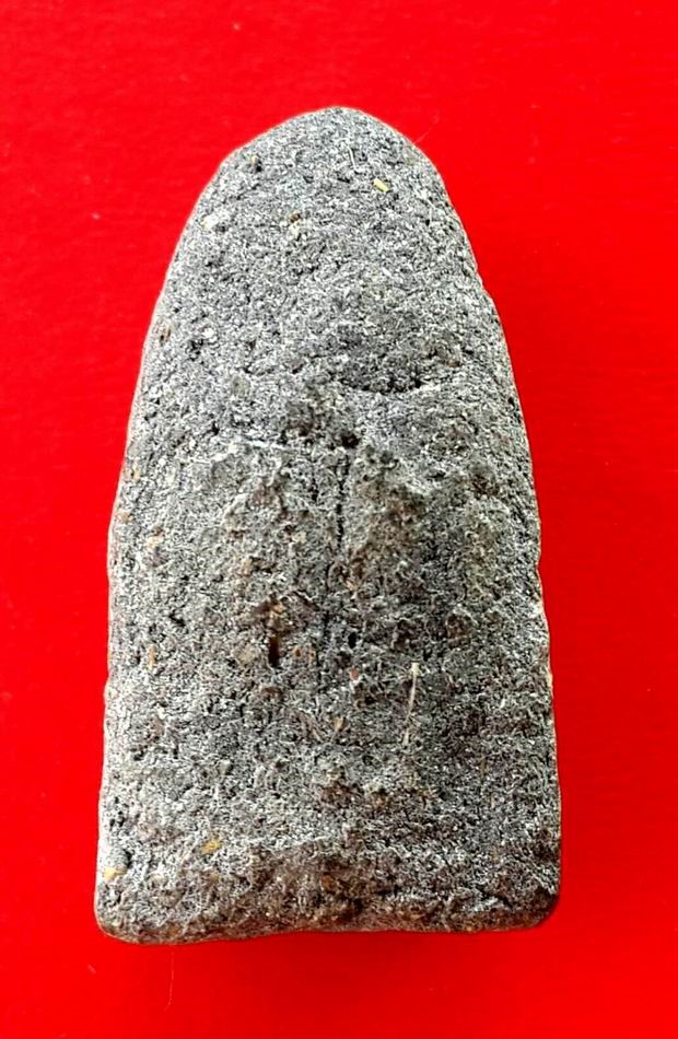 หลวงปู่ทวดพิมพ์พระรอดเนื้อว่าน