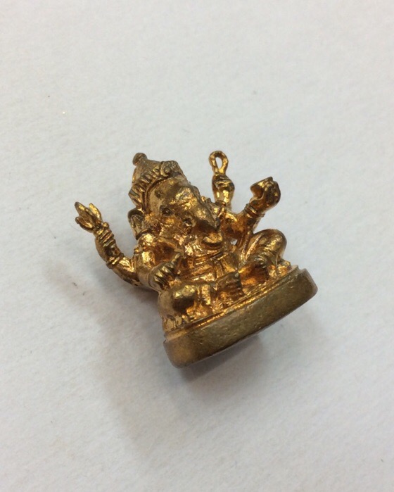 พระพิฆเนศ รุ่นบังเกิดทรัพย์ ปี49 เนื้อสัตตโลหะ ปลุกเสกโดย หลวงปู่หงษ์ ณ ปราสาทพนมรุ้ง กล่องเดิม