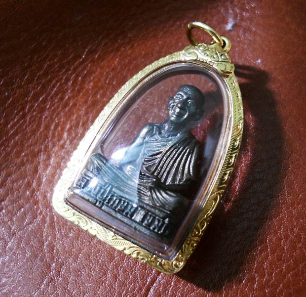 รูปหล่อหลวงพ่อเกษม เนื้อนวะ ก้นหนู ปี2536 พุทธคุณเมตตามหานิยม โชคลาภสุดยอด ผิวสวยๆเดิมๆ เลี่ยมทองกัน