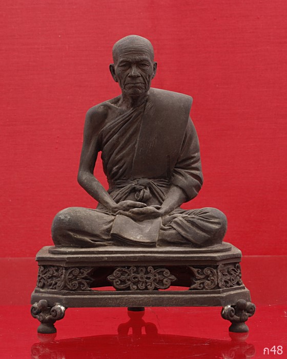 พระบูชาหลวงปู่จันทร์ดี เกสาโว วัดป่าหินเกิ้งวิปัสสนา จ.ขอนแก่น ใต้ฐานฝังจีวรและเส้นเกศา