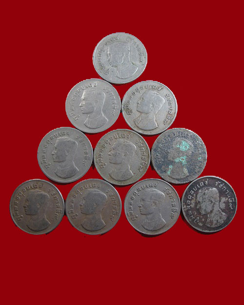 เหรียญ 1 บาท ปี 2517 หลังครุฑ 10 เหรียญ