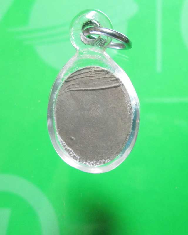 เหรียญหลวงปู่ทวด วัดช้างให้ ไม่ทราบปี หลังเรียบ ตอกโค้ด เลี่ยมพร้อมราคาเบาๆ