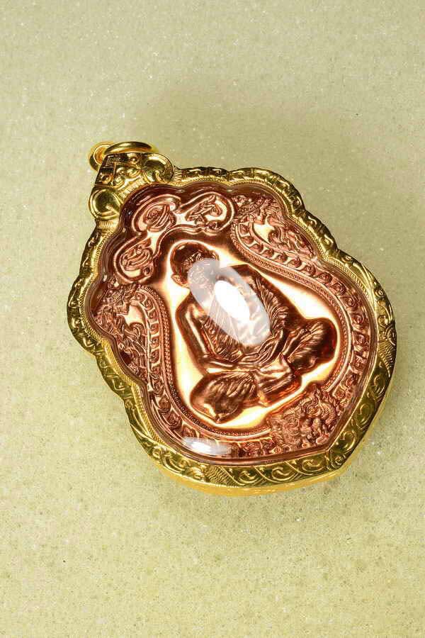 เหรียญเสมา 6 รอบ หลวงพ่อสาคร เนื้อทองแดง แดงแป๊ดๆๆๆๆสวยใส เลขก็สวย 8890 เลี่ยมทองพร้อม