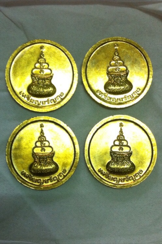 ( 4 เหรียญ ) เหรียญขวัญถุง หลวงพ่อเงิน วัดบางคลาน รุ่นเพิรธ์ ตอกโค๊ต ปี 2537 สภาพสวยครับ