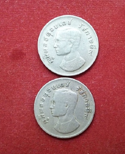 เหรียญในหลวง1 บาท หลังครุฑ ปี2517 จำนวน 2เหรียญ...เคาะเดียวแดง...