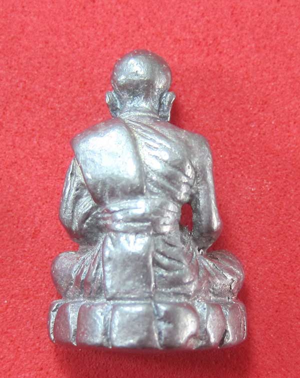 รูปหล่อตะกั่ว คบ หลวงปู่คำบุ คุตฺตจิตฺโต วัดกุดชมภู จ.อุบลราชธานี ฐานภูเขาหล่อโบราณพิมพ์เล็ก