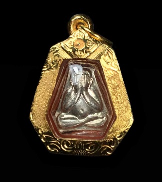 เคาะเดียว...พระปิดตาสาริกา หลวงพ่อสาคร วัดหนองกรับ (รุ่นแรก) เนื้อเงิน ปี 46 พร้อมเลี่ยมทองแท้