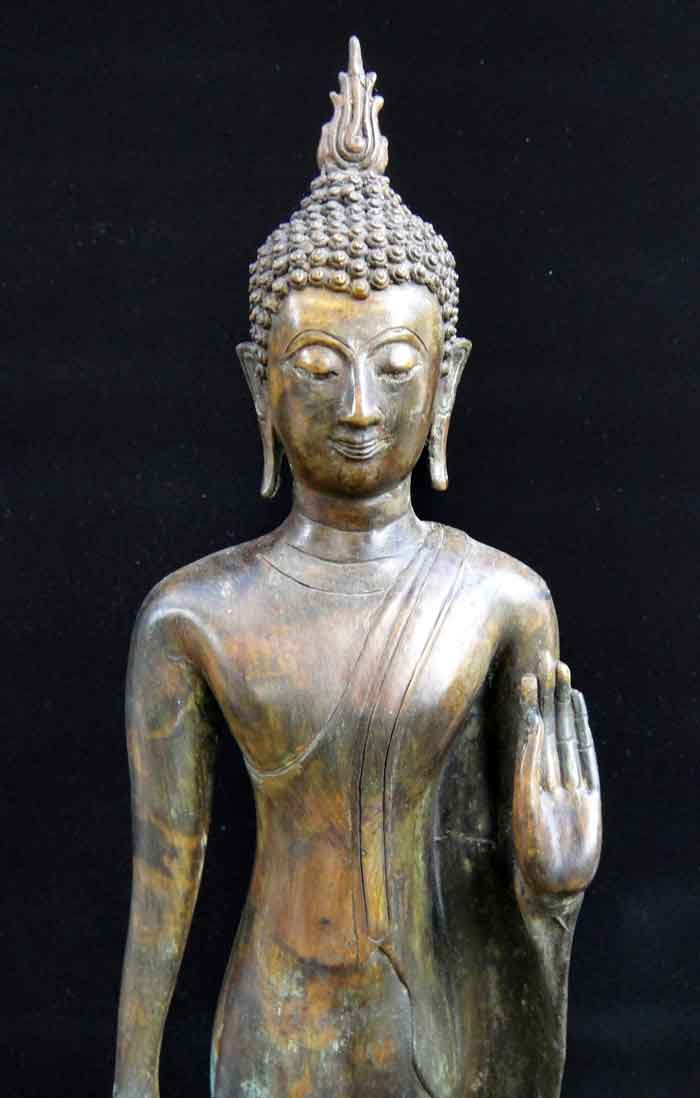 พระพุทธรูปปางลีลา เนื้อโลหะขันลงหินเก่า ความสูง 26 นิ้ว ฐาน 6 x 6 นิ้ว น้ำหนักองค์พระ 6.8 ก.ก.