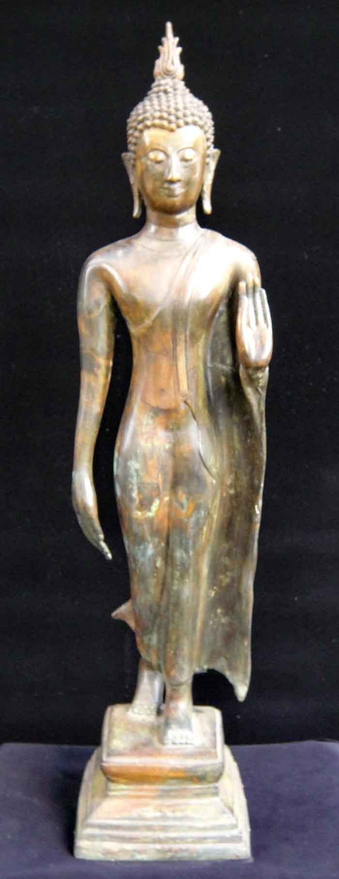 พระพุทธรูปปางลีลา เนื้อโลหะขันลงหินเก่า ความสูง 26 นิ้ว ฐาน 6 x 6 นิ้ว น้ำหนักองค์พระ 6.8 ก.ก.