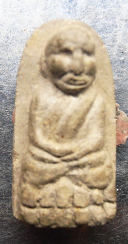 หลวงปู่ทวดหลวงปู่หมุนเนื้อเทาแข้งขีดสวยๆครับ