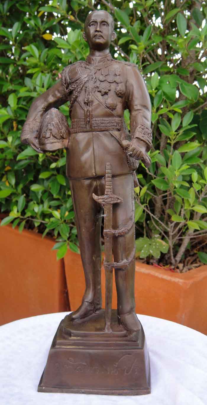 พระบรมรูป รัชกาลที่ 5 ขนาดบูชา เนื้อทองเหลืองรมมัน สูง 14 นิ้ว ฐาน 4 x 4 นิ้ว 