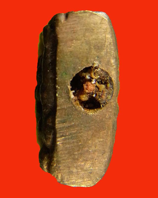 พระขุนแผนหลังยันต์อกแตก รุ่นแรก หลวงพ่อเมียน วัดบ้านจะเนียง จ.บุรีรัมย์ เนื้อชนวนก้นอุดผง # ๑๔๕๒ 