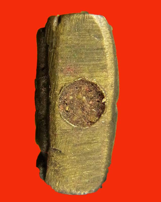 พระขุนแผนหลังยันต์อกแตก รุ่นแรก หลวงพ่อเมียน วัดบ้านจะเนียง จ.บุรีรัมย์ เนื้อชนวนก้นอุดผง # ๑๐๗๐