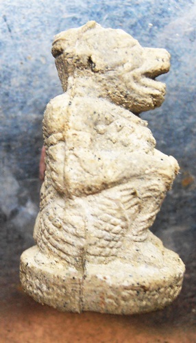 หนุมานหลวงปู่หมุนออกวัดซับลำใย หลังฝังพลอยสวยๆครับ