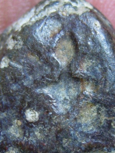 พระเล็บมือ เนื้อตะกั่วสนิมแดง กรุวัดสุวรรณ จ.อ่างทอง มาพร้อมบัตรรับรองความแท้