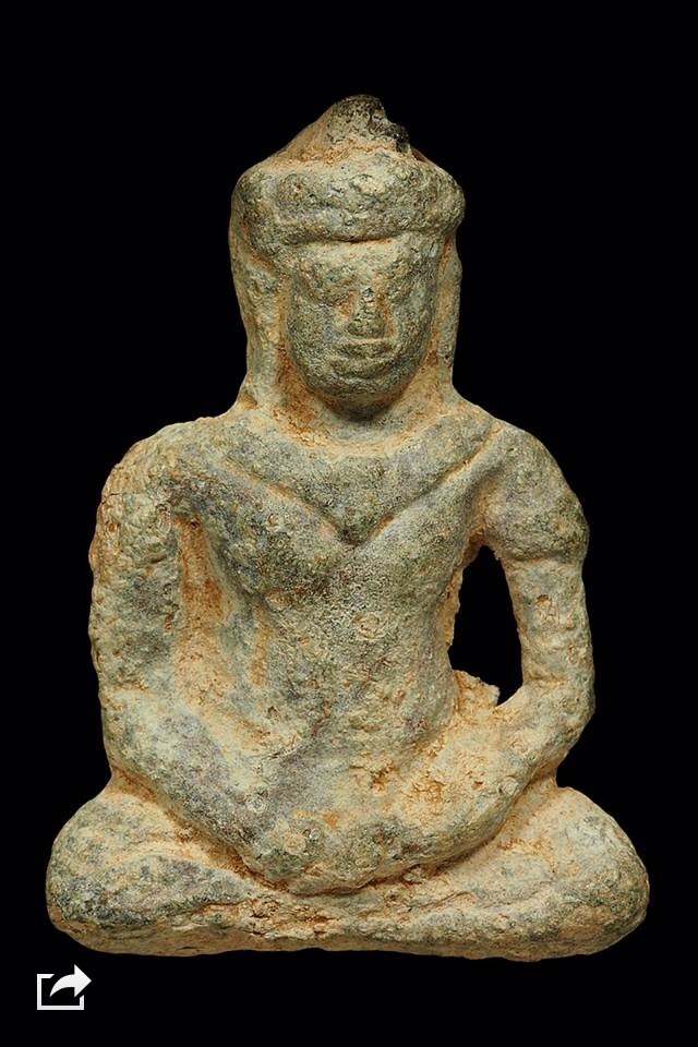 พระร่วงนั่ง กรุคอกควาย เนื้อสนิมแดง จังหวัดชัยภูมิ