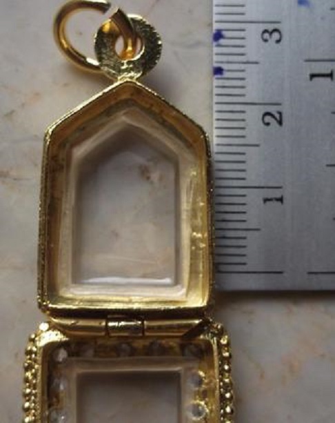 ตลับเงินล้อมเพชร ชุบทองแท้ ใ่ส่ขนแผนผงพรายพิมพ์เล็ก  เคาะเดียว 