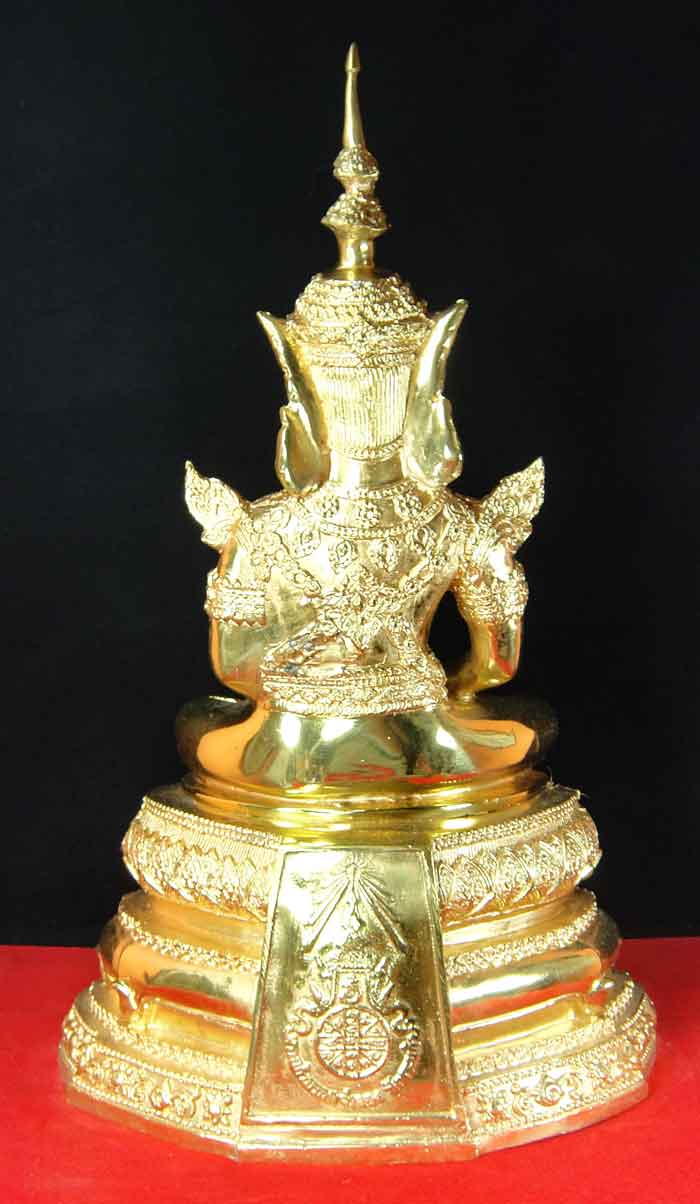พระแก้วมรกต ทรงเครื่องฤดูร้อน เนื้อทองเหลืองขัดมัน ขนาดตั้งบูชาองค์ใหญ่ หน้าตัก 7 นิ้ว นิ้ว ฐานกว้าง