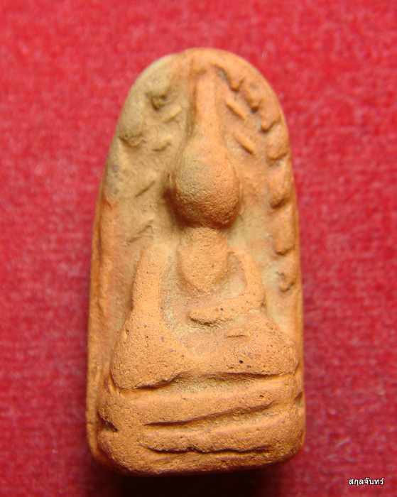 พระรอดมือโตหลวงพ่อกวย วัดโฆสิตาราม จ.ชัยนาท มีกริ่งก้นจาร ยุคแรกครับ