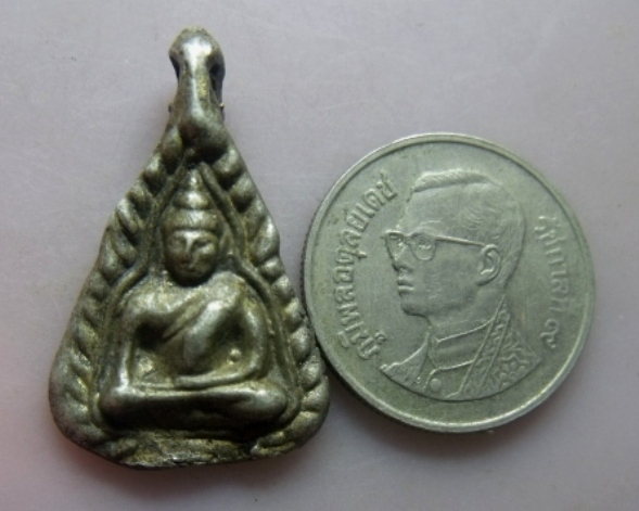 **วัดใจ**เหรียญหล่อพระพุทธ เนื้อโลหะผสมแก่เงิน เก่าๆไม่ทราบที่**สวยๆ เชิญชมครับ