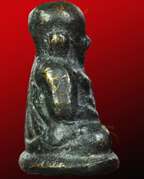 หลวงพ่อเงิน วัดบางคลาน จังหวัด พิจิตร รุ่นปืนแตก พิมพ์นิยมเศียรโต ปี ๒๕๒๘ (๒) 