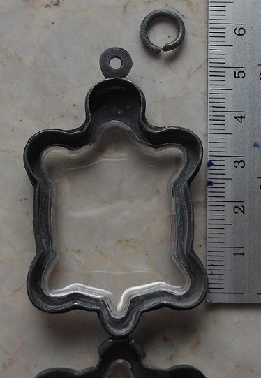 ตลับเงินขัดเงา  ใส่เหรียญพญาเต่า   ลป  หลิว  เคาะเดียว