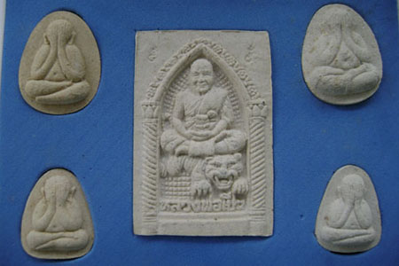 พระผง หลวงพ่อเปิ่น วัดบางพระ  1 ชุด 5 องค์  รุ่นพ่อของแผ่นดิน