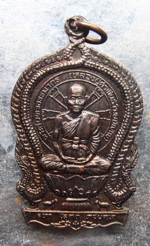 เหรียญหลวงปู่คำพันธ์ โฆสปัญโญรุ่นปัญญาบารมีปี37สวยๆพร้อมกล่อง