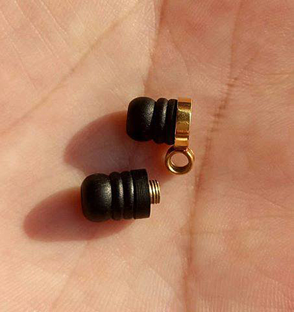  ตัวหมุนหลังไม้พญางิ้วดำเลี่ยมทองคำแท้ มือสอง ราคาประหยัดครับ