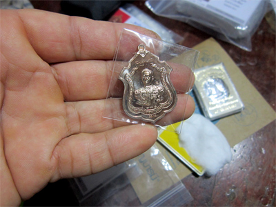 เหรียญกรมหลวงชุมพร( รุ่นแม่ทัพ )หลวงพ่อสาคร วัดหนองกรับ ระยอง 2555**เนื้อนวะ เลข 274 สวยสวยพร้อมกล่อ