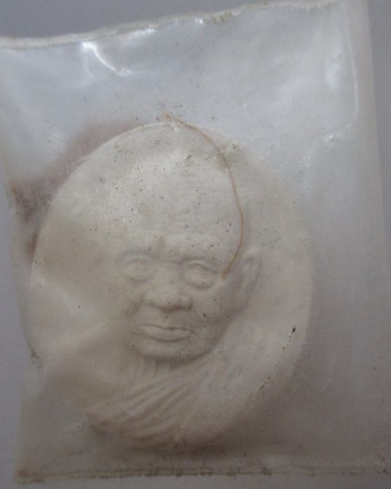 20 บาท พระผงหลวงปู่ทิม วัดพระขาว+จีวร
