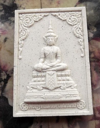 วัดใจเริ่ม 10 บาท กับ พระพุทธเมตตาเสนานาถ เนื้อผงพุทธคุณ กองทัพบก จัดสร้างถวายพระราชกุศล พ.ศ. ๒๕๕๖  