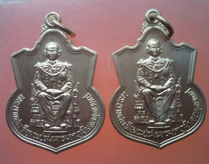  เหรียญนั่งบัลลังค์ในหลวง ปี 2539 เนื้ออัลปาก้า (กระบี่ยาว) ซองเดิมชุด 2 เหรียญ **เคาะเดียว** 18