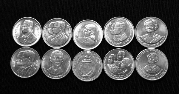 มาเป็นชุด เหรียญ 10บาทที่ระลึก จำนวน 10เหรียญ