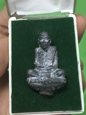 หลวงปู่กาหลง วัดเขาแหลม จ.สระแก้ว รูปหล่อรุ่นแรกเนื้อตะกั่วรุ่นครอบเศียรพระลักษณ์ปี2549