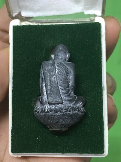 หลวงปู่กาหลง วัดเขาแหลม จ.สระแก้ว รูปหล่อรุ่นแรกเนื้อตะกั่วรุ่นครอบเศียรพระลักษณ์ปี2549