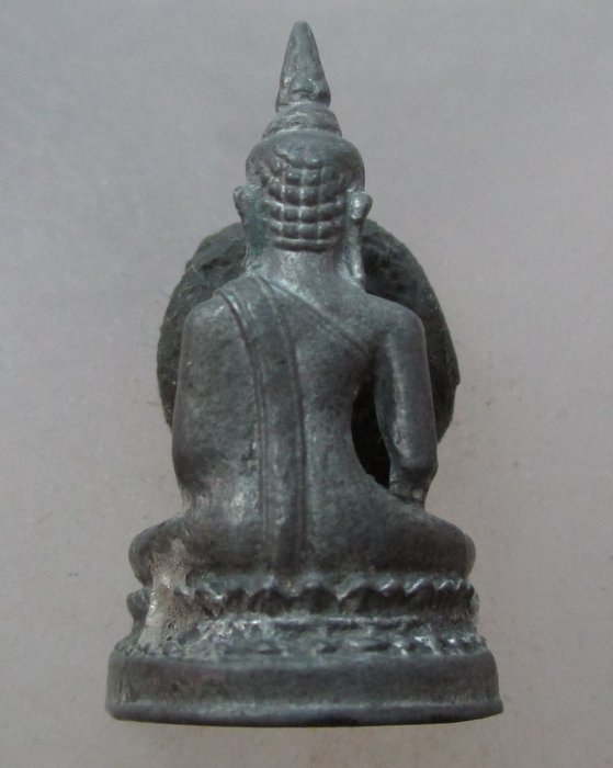 20 บาท รูปหล่อพระพุทธ เนื้อตะกั่ว ไม่ทราบที่ครับ